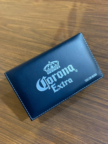 Domino Corona Extra Blanco Y Negro En Estuche