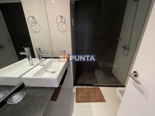 Imagen 18 de 25 de Frente Al Mar, 3 Dormitorios, 2 Baños, En Venta , Punta Del Este