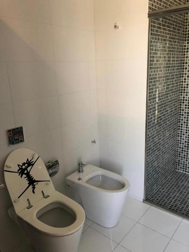 Casa En Venta - 4 Dormitorios 6 Baños - Cocheras - 1.224mts2 - Godoy Cruz