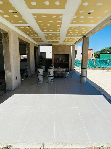 Imagen 16 de 23 de Casa Con Pileta Con 5 Cuartos En San Ramon