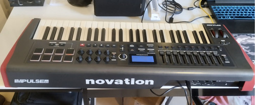 Teclado controlador MIDI USB Novation Impulse de 49 teclas con 8 teclas
