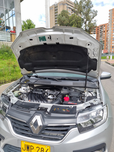 Sandero Gris Estrella 1.6 2022