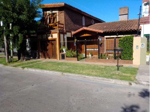 Chalet En Venta En Castelar Norte