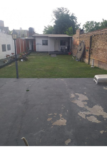 En Venta En Martin Coronado Dos Casas Con Amplio Lote De Terreno Garage Y Fondo F: 10105