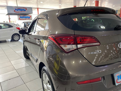 Imagem 18 de 20 de Hyundai Hb20 1.6 Comfort Style 16v 2016