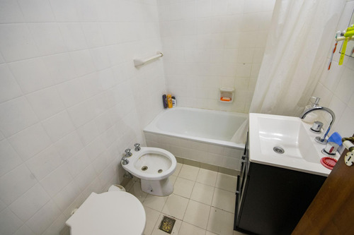 Departamento De 2 Ambientes Con Cochera En Venta En Olivos