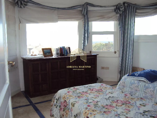 Hermosa Casa Con Vista Al Mar, En Punta Piedras 4 Dormitorios Y Dependencia ,con Piscina Y Parrillero