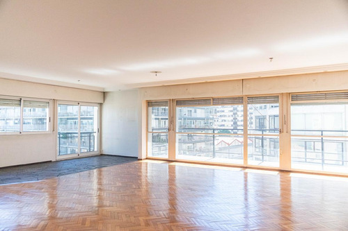 Imagen 2 de 14 de Venta Apartamento Pocitos 4 Dormitorios Y Servicio ,excelente Ubicación Y Vista