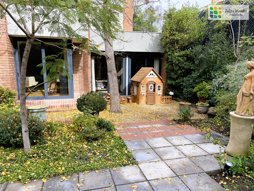 En Condominio, Como Nueva, 3 Dorm.3 Bños. Servicio Completo.