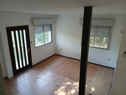 Casa Esquina, Amplia Y Luminosa, En La Mejor Calle De Punta Gorda, Padrón Ùnico Con Dos Entradas Independientes, Una Por La Calle Palmas Y Ombúes Y La Otra Entrada Por Grito De Gloria