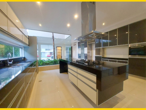 Casa Con Piscina En Alquiler En Condominio Colinas Del Urubó