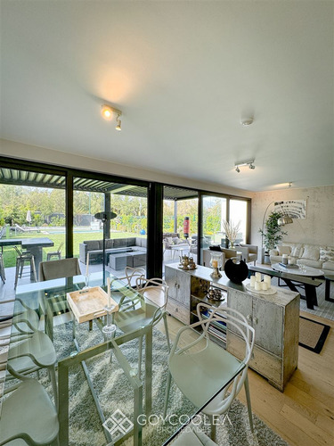 Casa En Venta De 4 Dorm. En Lo Barnechea