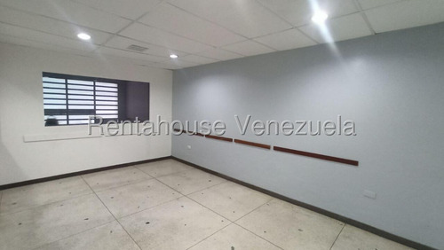Dalisa Bigott Alquila Casa Comercial En Carmen Victoria, Este De Barquisimeto | 410 M², Aire Acondicionado Central, Estacionamiento Para 4 Vehículos | #25-18093