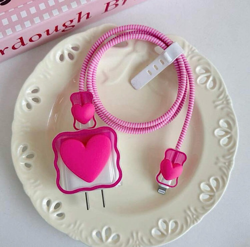 Funda Para Cargador Corazones Rosa Aesthetic Importada Rosa Chicle