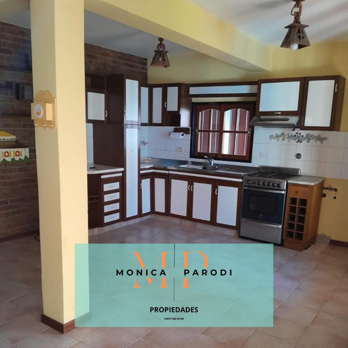 Casa En Venta Con Departamento Y Pileta Zona Centro De Moreno