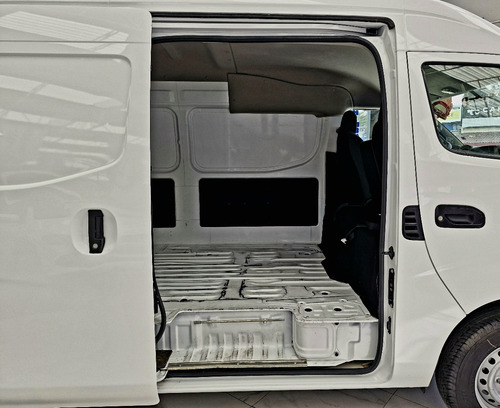 Nissan Urvan 4p Amplia L4/2.5 Man A/A P/Seg