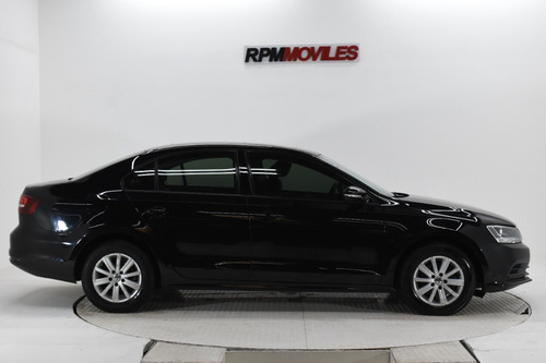 Imagen 9 de 14 de Volkswagen Vento 2.0 Advance Summer Pack Mt 2016 Rpm Moviles