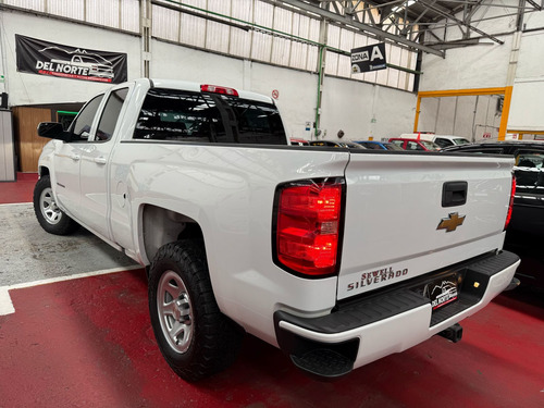 Chevrolet Silverado 5.4 1500 DOBLE CABINA AUT 4x2