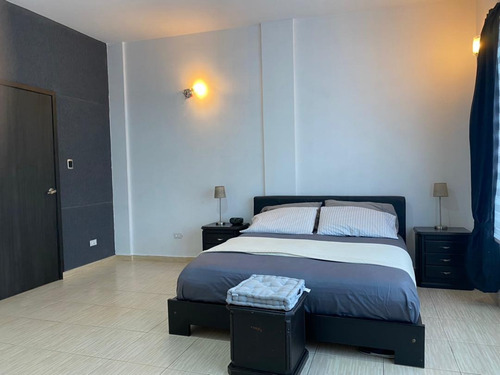 Imagen 10 de 20 de En Venta Casa Moderna En Los Cedros De La Castellana