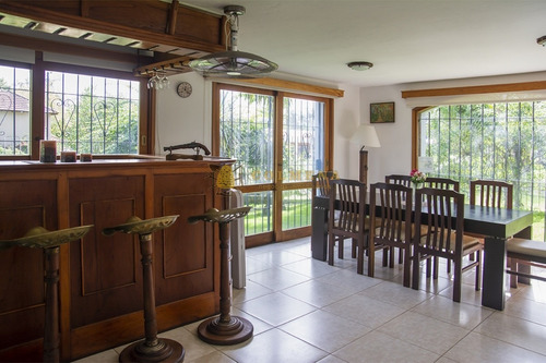 Casa Ubicada En Zona De Paz Y Tranquilidad.- Ref: 4528
