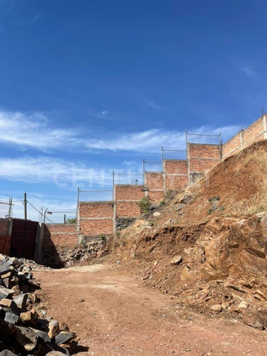 Terreno Bardeado En El Tapatío Con Una Vista Excepcional.