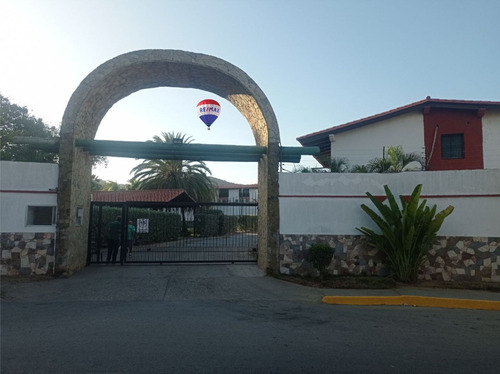 Re/max 2mil Vende Townhouse En Res. Colinas Del Paraíso, Urb. Paraíso I, Mun. Maneiro, Isla De Margarita, Edo. Nueva Esparta