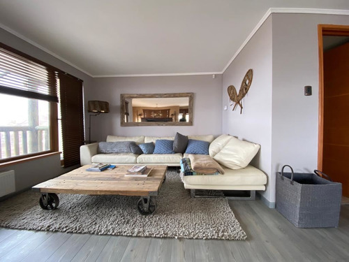 Departamento En Venta De 4 Dorm. En Lo Barnechea Centro Ski