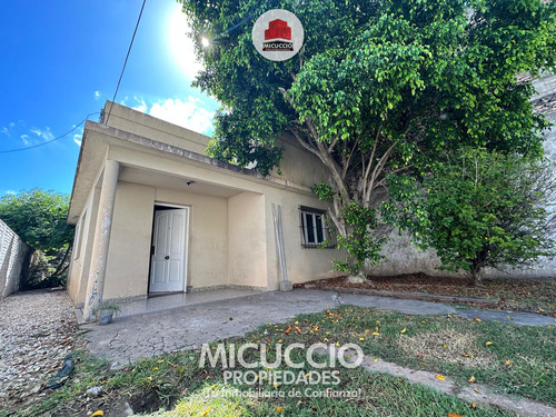 Casa En Venta, Mateo Gelves 675, Escobar, A Metros Del Centro