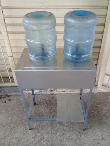 Imagen 1 de 9 de Mueble De Lavado De Botellones De Agua