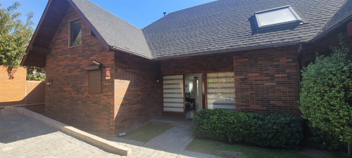 Casa En Venta De 6 Dorm. Colegio Dunalastair Peñalolen