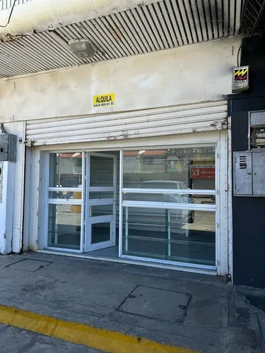 Local Pie De Calle 75m + 75m