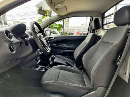 Imagem 6 de 8 de Volkswagen Saveiro 1.6 Msi Robust Cs 8v Flex 2p Manual
