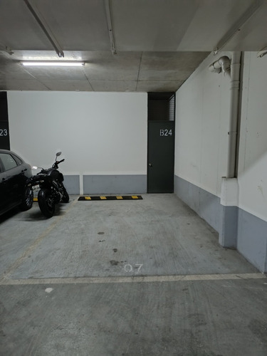 Cómodo Estacionamiento Con Bodega A Pasos De Plaza Egaña