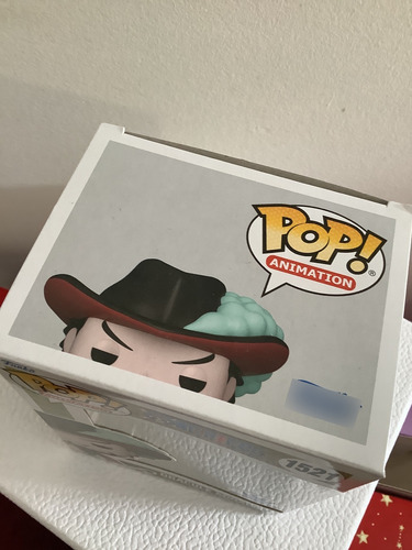 Figura Funko Pop Dracule Mihawk #1521 Sticker Funko Store (Usado)
