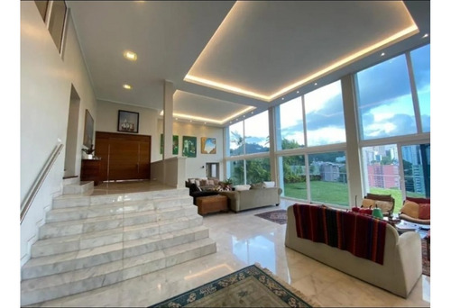 Vendo Casa 1100m2, 5h/7b/8p Cerro Verde 5433