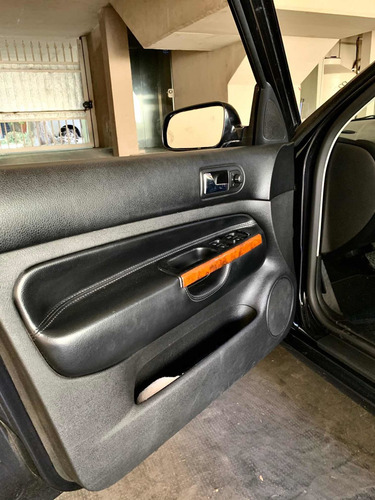 Volkswagen Bora 1.8 Highline T Tiptronic Cuero 2013