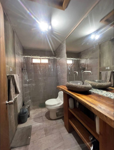 Casa En Venta De 2 Dorm. En Sagrada Familia