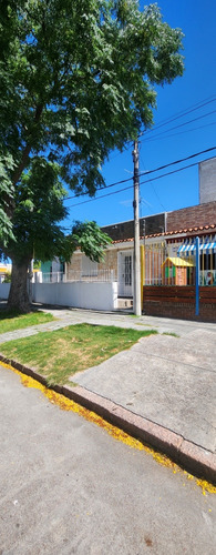 Casa Ph Independiente Muy Cerca De La Avenida Garzón Con Patio, Lindo Entorno!