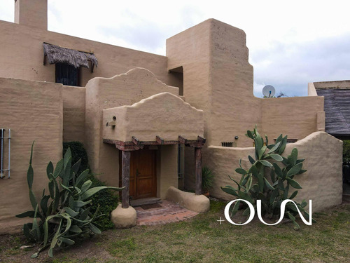 Casa En Venta En Mendiolaza, 3 Dormitorios.