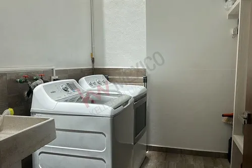 Venta De Casa Con Recámara En Planta Baja En Lomas De Angelópolis