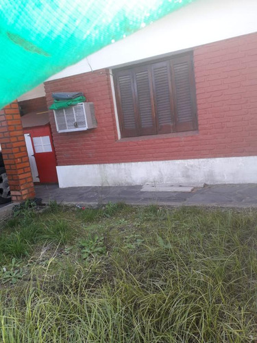 Casa En Alquiler - 2 Dormitorios 1 Baño - 90mts2- Manuel B Gonnet