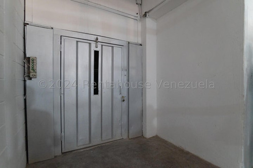 Edificio Comercial En Venta Mls #24-17255