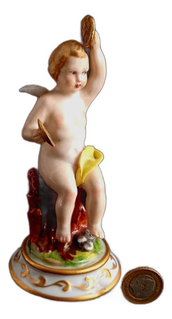 Figura Antigua Porcelana Capodimonte Querubín Alado Sentado (Usado)