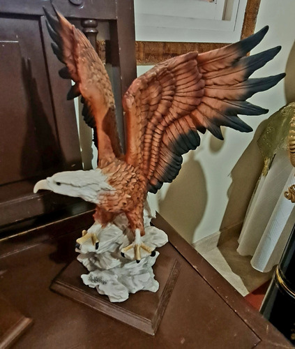 Aguila Y Otras Piezas De Porcelana Capodimonte