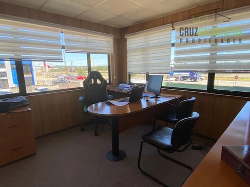 Oficinas Y Bodegas En Terreno Urbano, A Orilla De Ruta 5 Sur