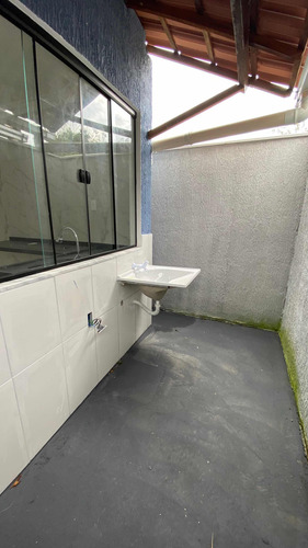 Casa 2 Quartos, Excelente Localização!