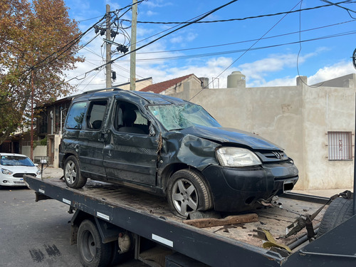 Peugeot Partner Patagónica Volcada
