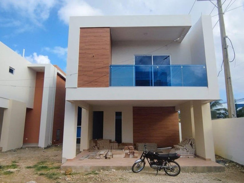 Casa En Venta En Higüey, Sector Monte Santa María, 3 Habitac