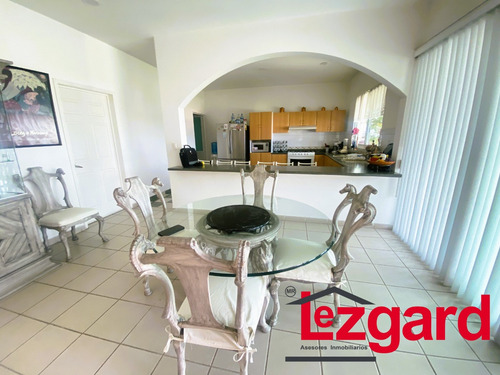 Amplio Refugio Familiar: Casa Con 5 Recámaras A La Venta En Lomas De Cocoyoc