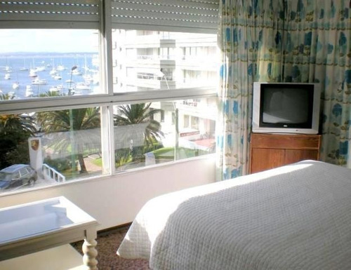 Apartamento En Venta De 3 Dormitorios En Peninsula